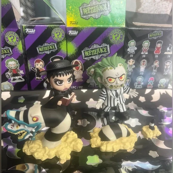 Funko Mystery Minis Beetlejuice Vinyl Figure Set of 3 - Picture 1 of 8